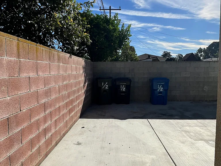6827 San Luis St #1/2 — Photo 31
