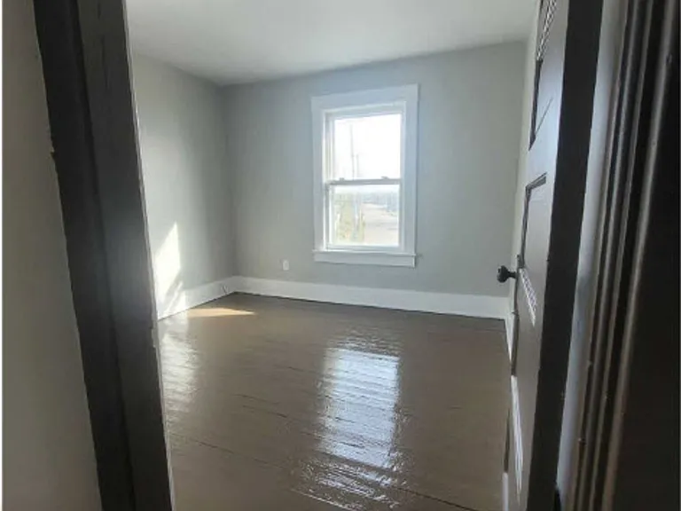1325 Harrisburg Rd NE — Photo 3