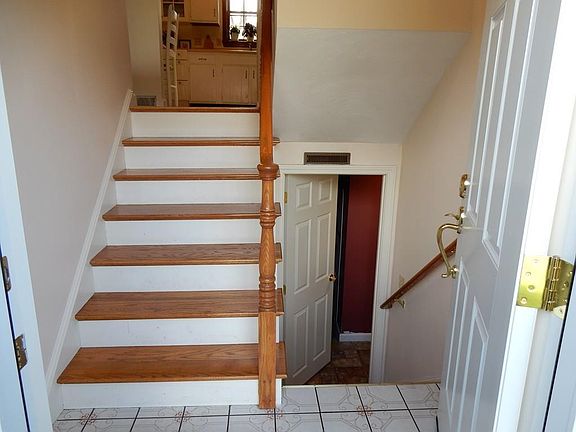 3rd image of 83 Lincolnshire Dr