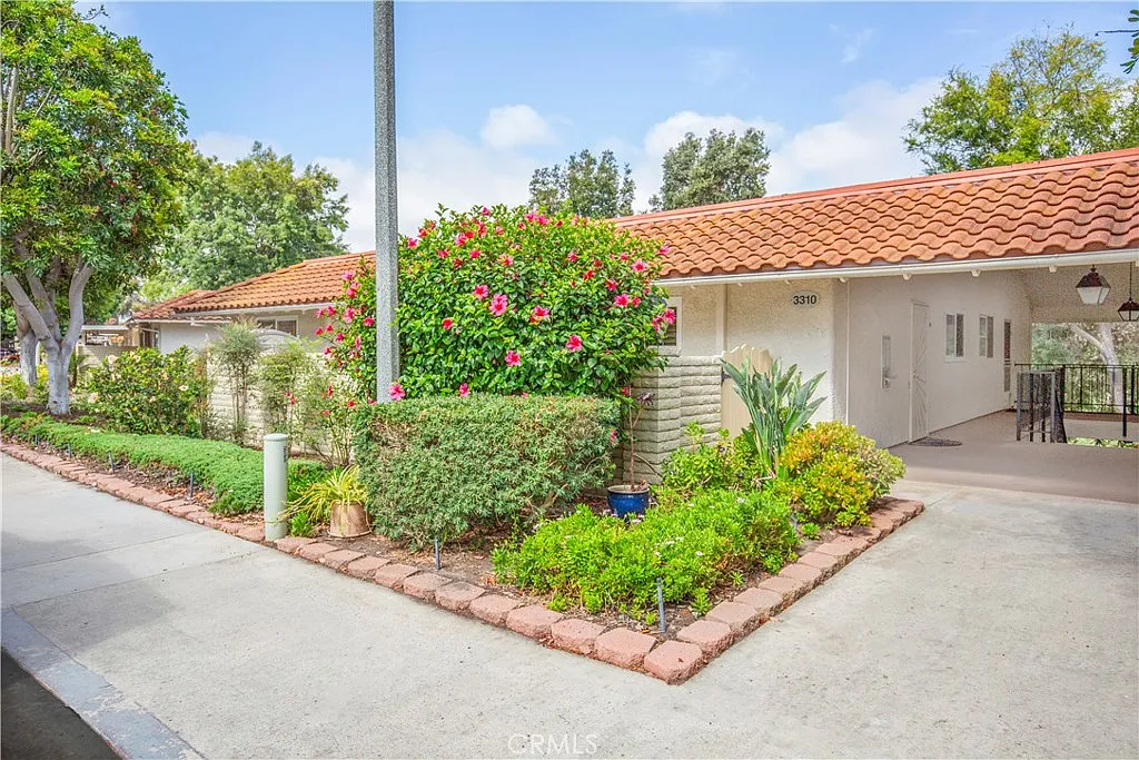 2 bed, 1079 sqft, $3,400 — Photo 1