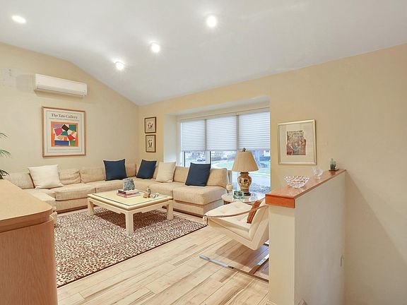 5th image of 4 Rosalie Dr