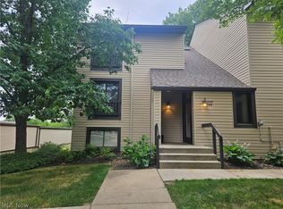 6340 Greenwood Pkwy APT 104, Northfield, OH 44067