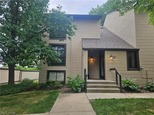 6340 Greenwood Pkwy APT 104, Northfield, OH 44067