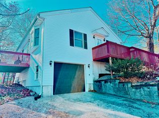 39 Richards Grove Rd, Quaker Hill, CT 06375