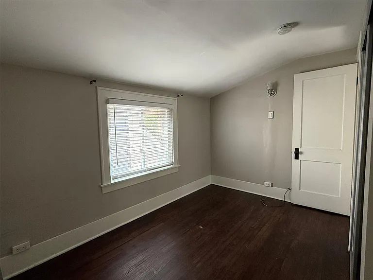 264 E Woodland St — Photo 12