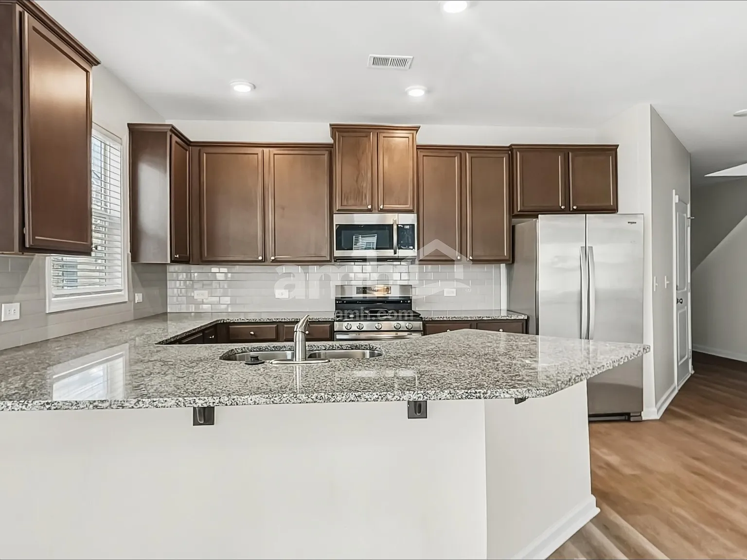 4 bed, 3.5 bath, 2200 sqft, $2,330 — Photo 3