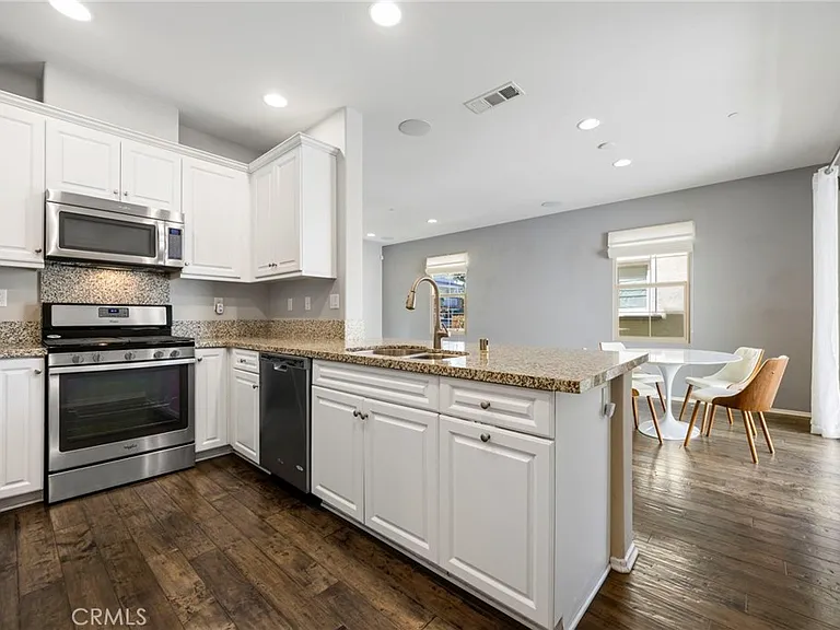 691 E Valencia St — Photo 6