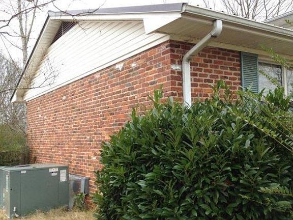 3rd image of 104 Colonial Dr