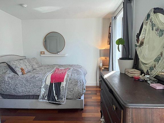 4th image of 73 Carlton Ave APT 2