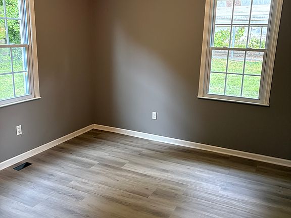 3rd image of 125 Hicks Dr