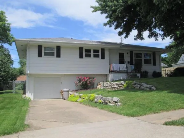 1753 Bowie Dr, Omaha, NE 68114