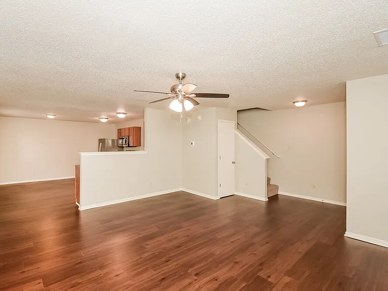 941 Ravine Dr — Photo 4