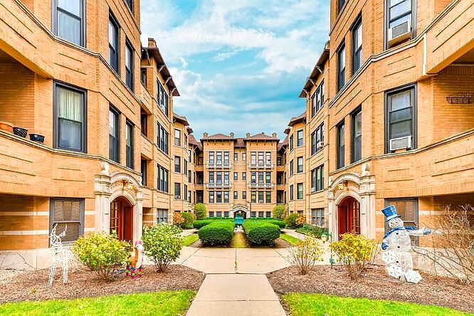 1st image of 1327 W Lunt Ave APT 2B