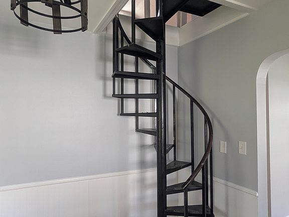 3rd image of 2140 Park Ln