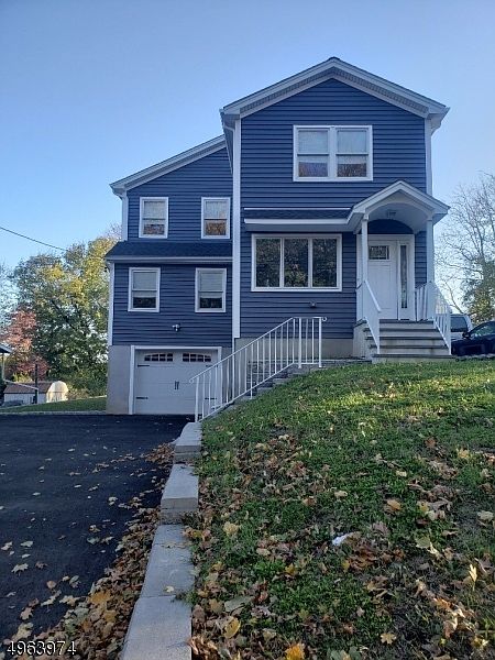 1st image of 562 Mount Pleasant Ave