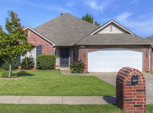 5334 Redbud Dr, Sand Springs, OK 74063