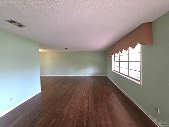 2nd image of 1402 E Leonard St