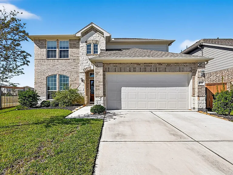 1601 Darwin Cedar Dr — Photo 2