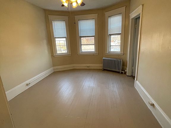 3rd image of 4088 Erie St