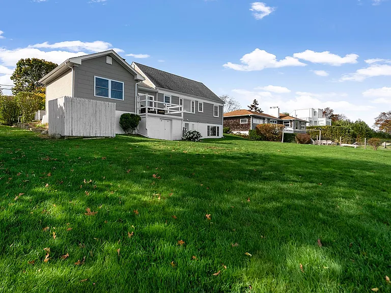 31 Harbor Dr — Photo 23