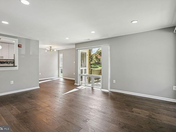 5th image of 7101 Donnell Pl #B