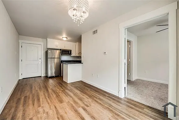 1 bed, 367 sqft, $1,285 — Photo 2