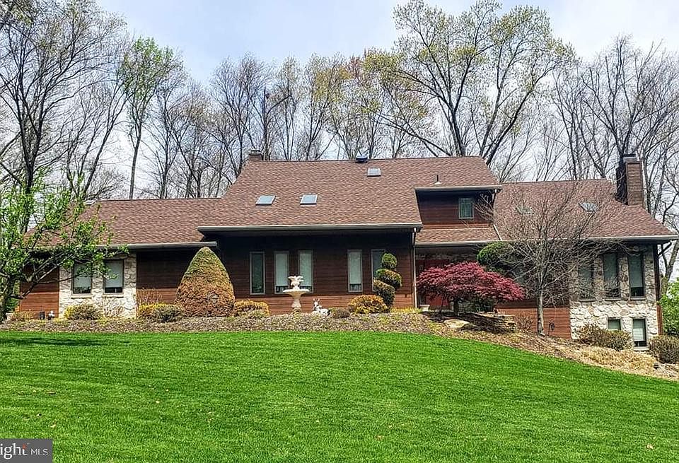 1st image of 30 Robin Lea Ln