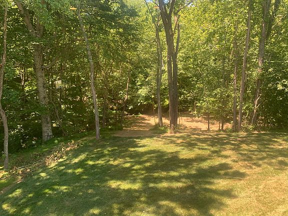 3rd image of 124 Grayson Ln