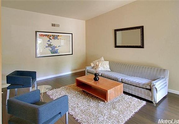 5th image of 6 Blue Heron Ct