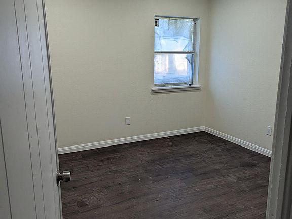 4th image of 1436 Nash St