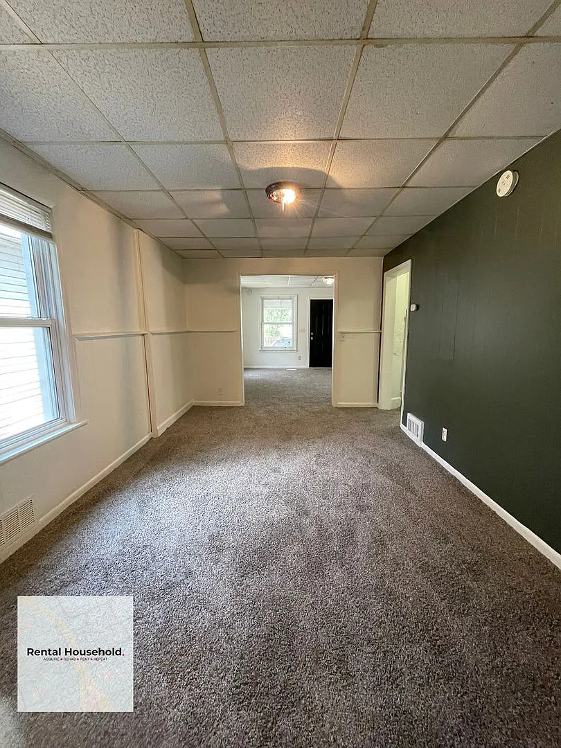 Charming 4 Bedroom Home-Centrally Located & Ready for Move-In! — Photo 3