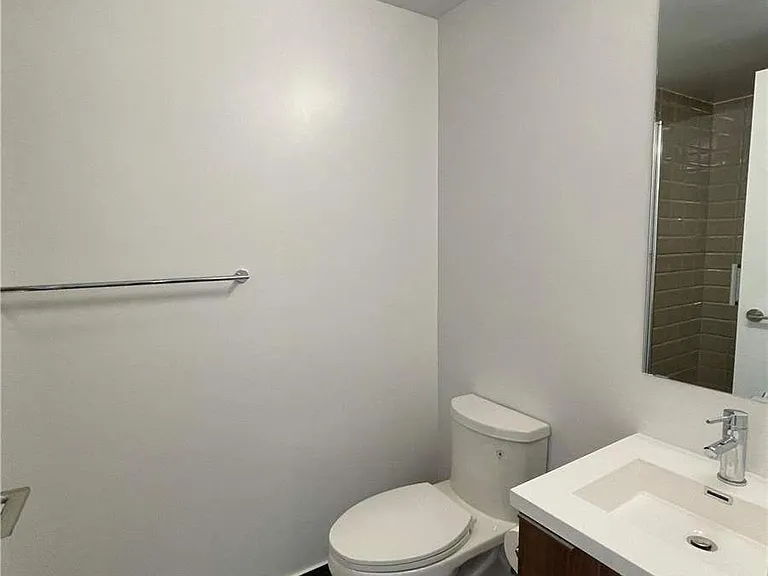 203 College St #406 — Photo 12