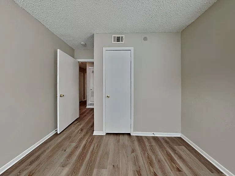 2225 Janice St — Photo 22