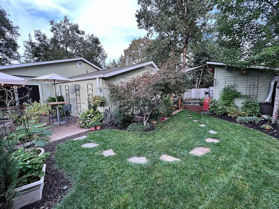 2nd image of 1442 Ash St