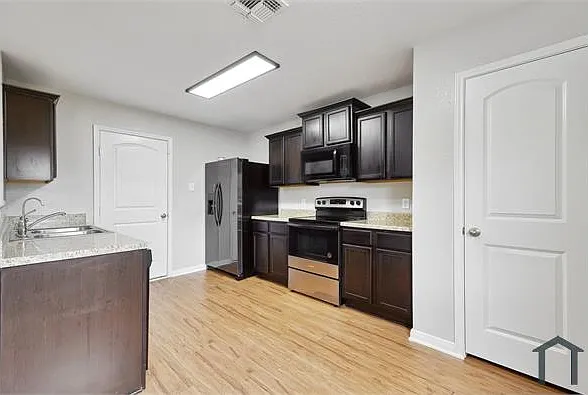 3 bed, 1247 sqft, $1,800 — Photo 3