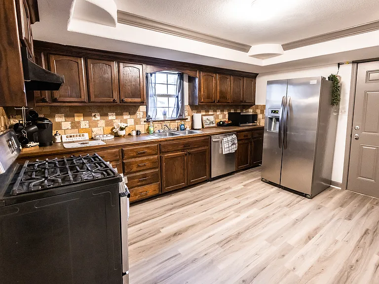 1215 E Line St — Photo 10
