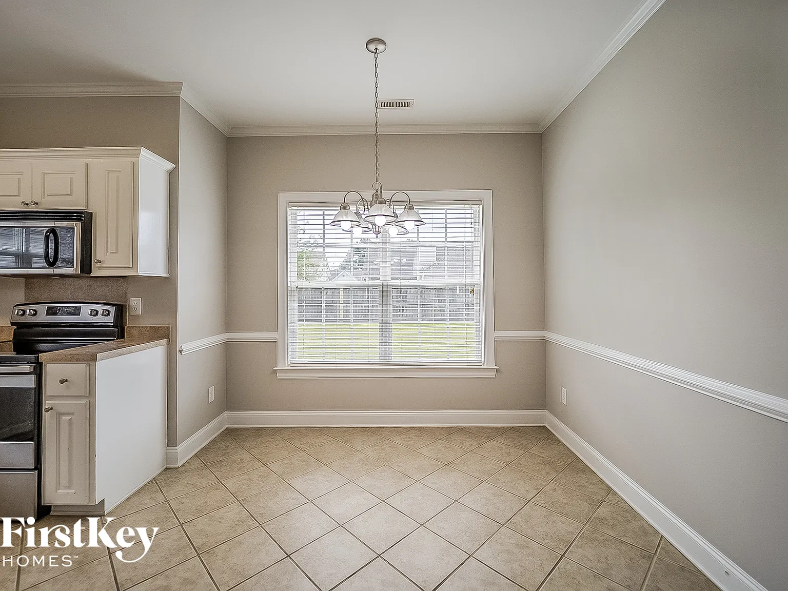 4 bed, 2.0 bath, 1895 sqft, $2,325 — Photo 4