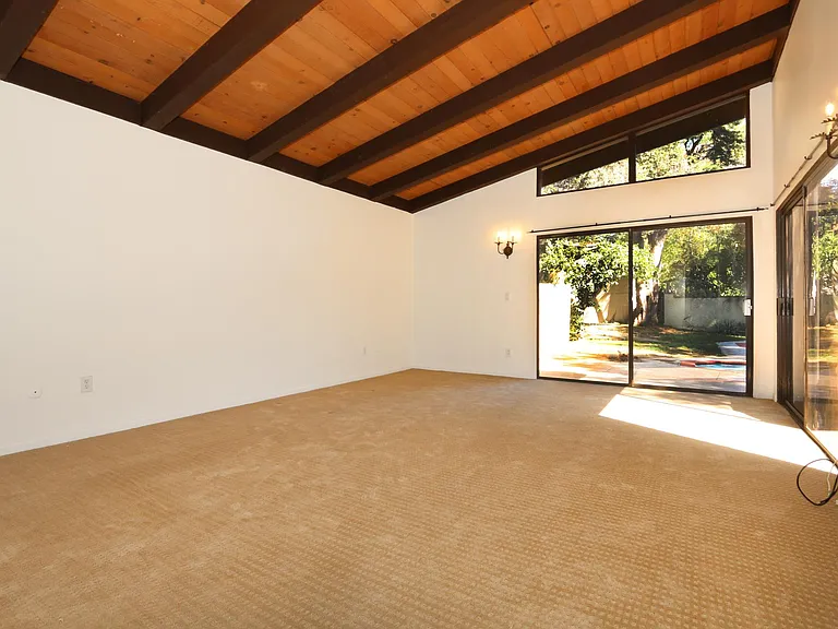 1609 Capistrano Ave — Photo 8