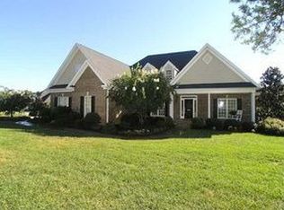 6006 Chalet Dr, Oak Ridge, NC 27310