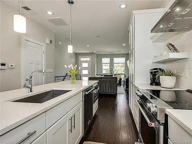 2830 Youngblood St — Photo 9