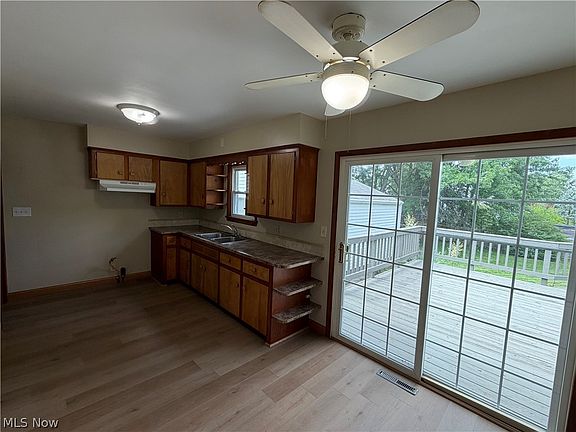 5th image of 1385 Niagara Ave