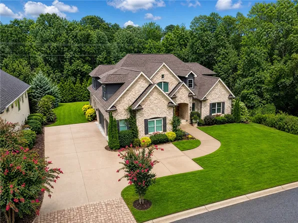 308 Chamblee Blvd, Greenville, SC 29615