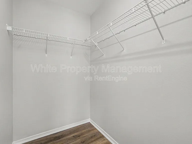 1820 Meadow Crossing Dr — Photo 21