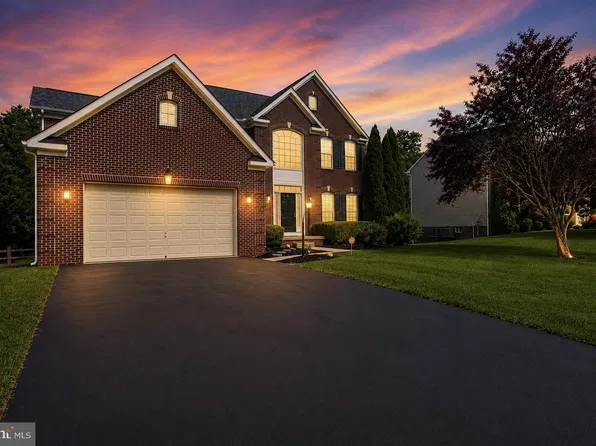 422 Sawgrass Dr, Charles Town, WV 25414
