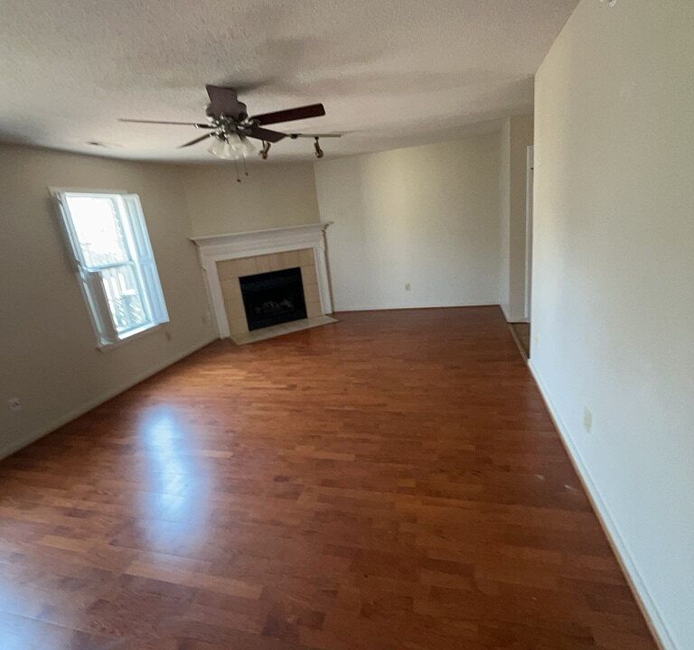 1st image of 2915 Cathedral Ln