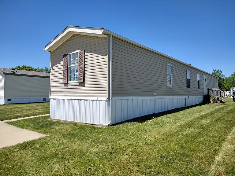 129 Pine Blf — Photo 2