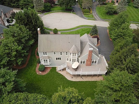 3rd image of 9 Fieldstone Dr