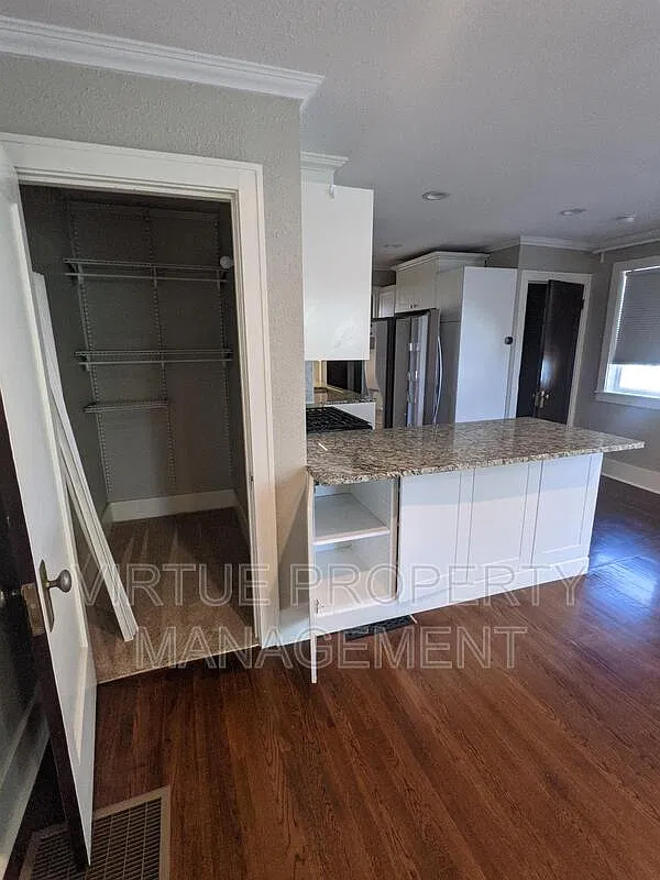 1 bed, 1.0 bath, $950 — Photo 3