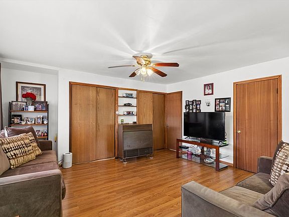 4th image of 3517 S Damen Ave