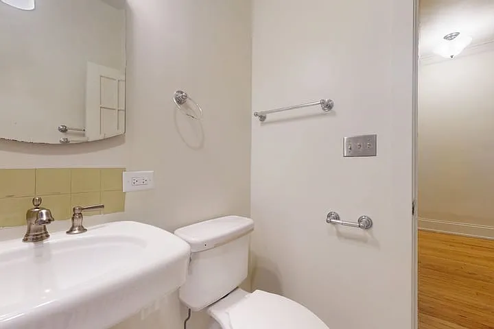 1413-15 E. 57th — Photo 9
